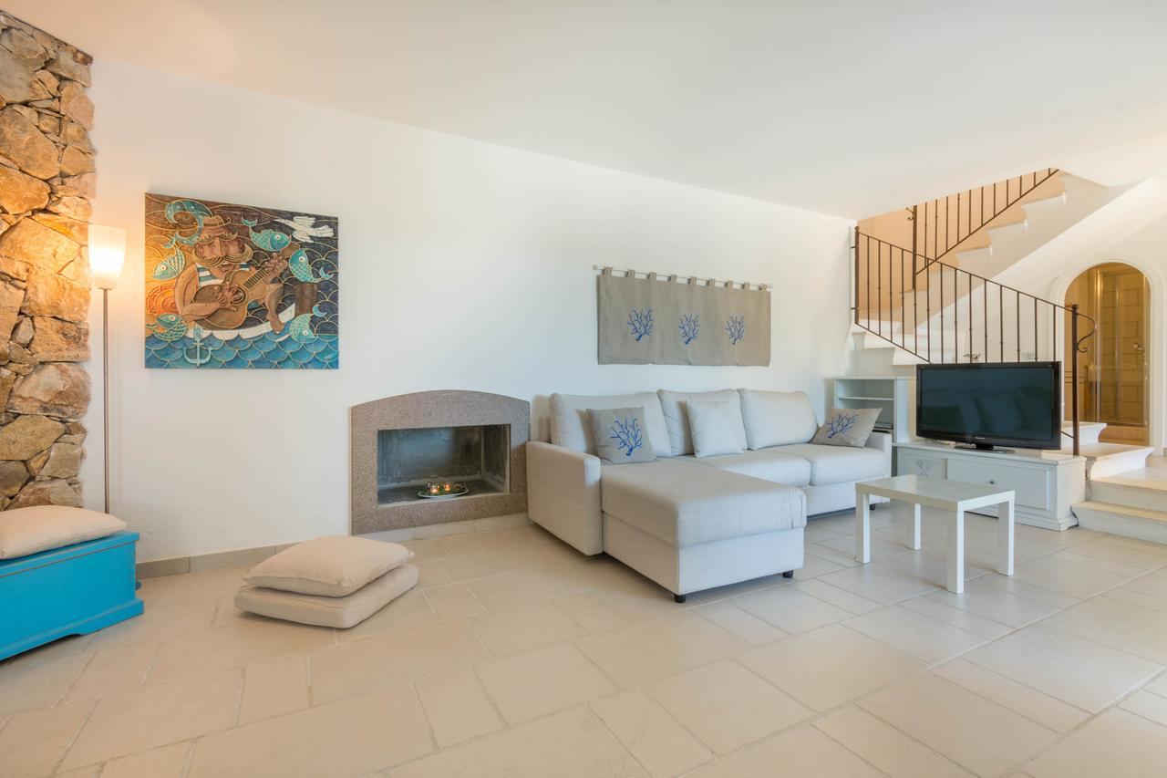 Villa Ginestra Con Piscina E Giardino Privato A 500 Mt Dal Mare 카스티아다스 외부 사진
